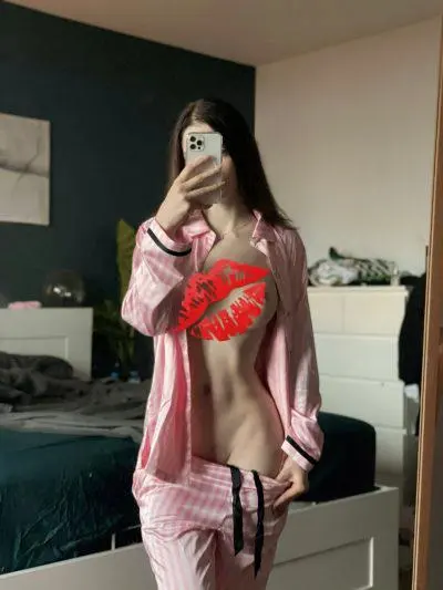 Yasmine, profile photo 2 of 2